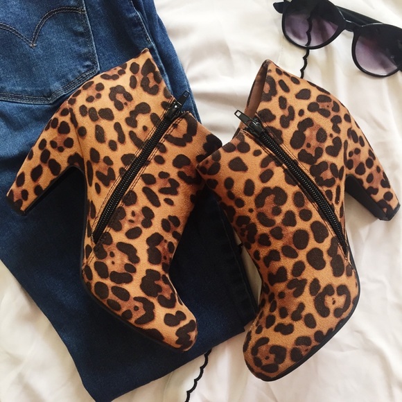 bamboo leopard booties